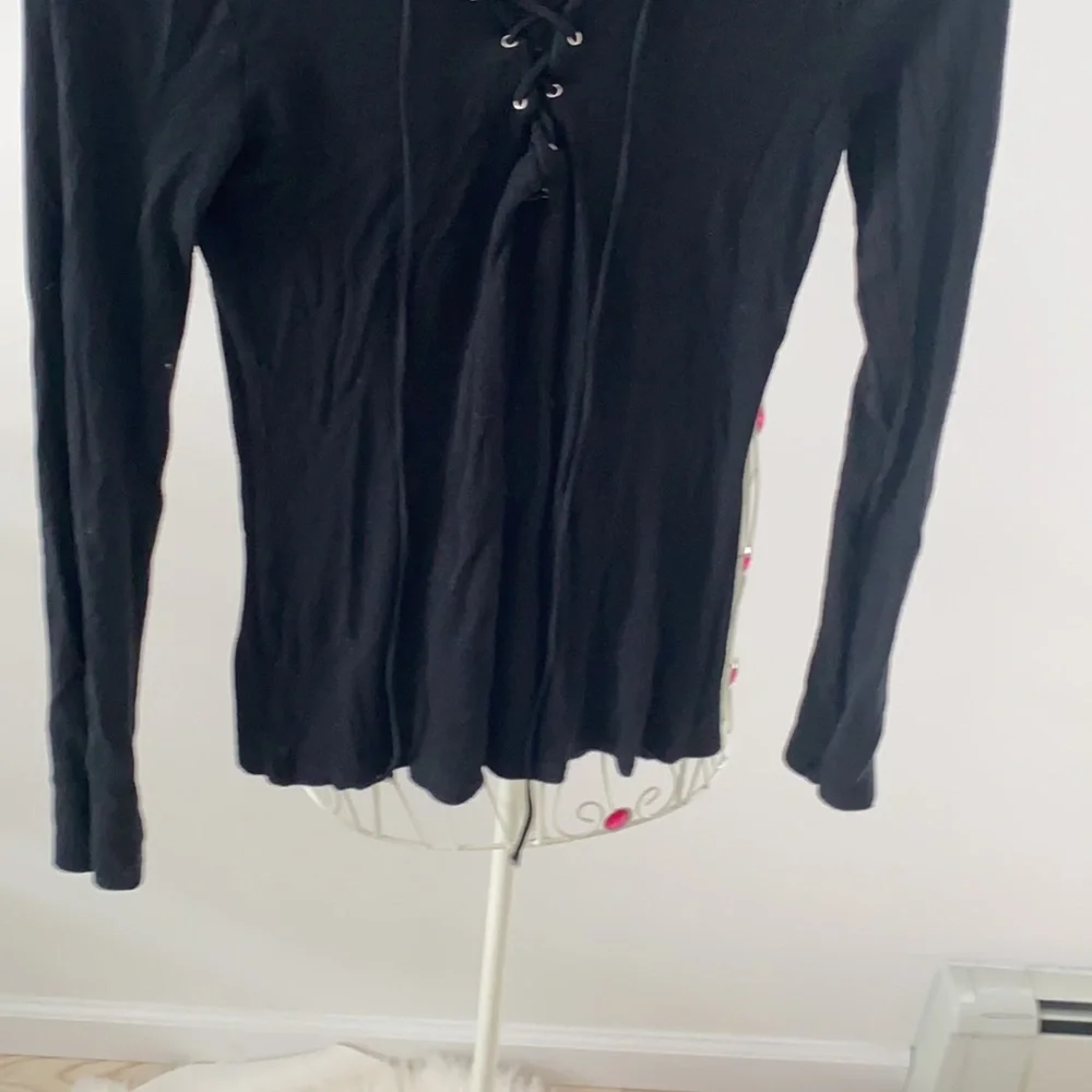 EXPRESS Ribbed Lace-Up Top - Picture 3 of 5